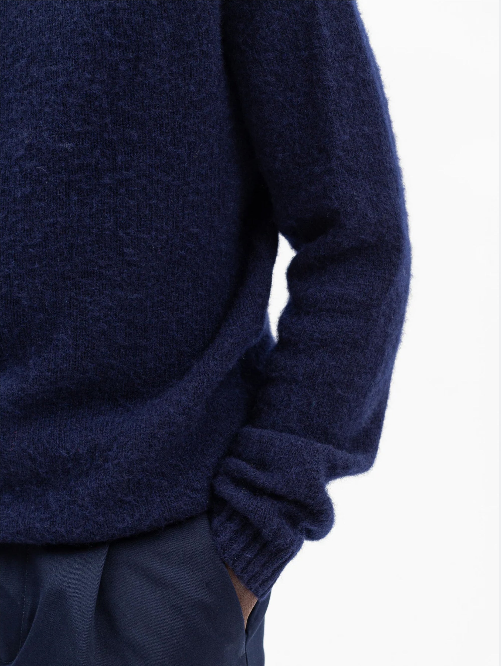 Blauer Rundhals-Wollpullover