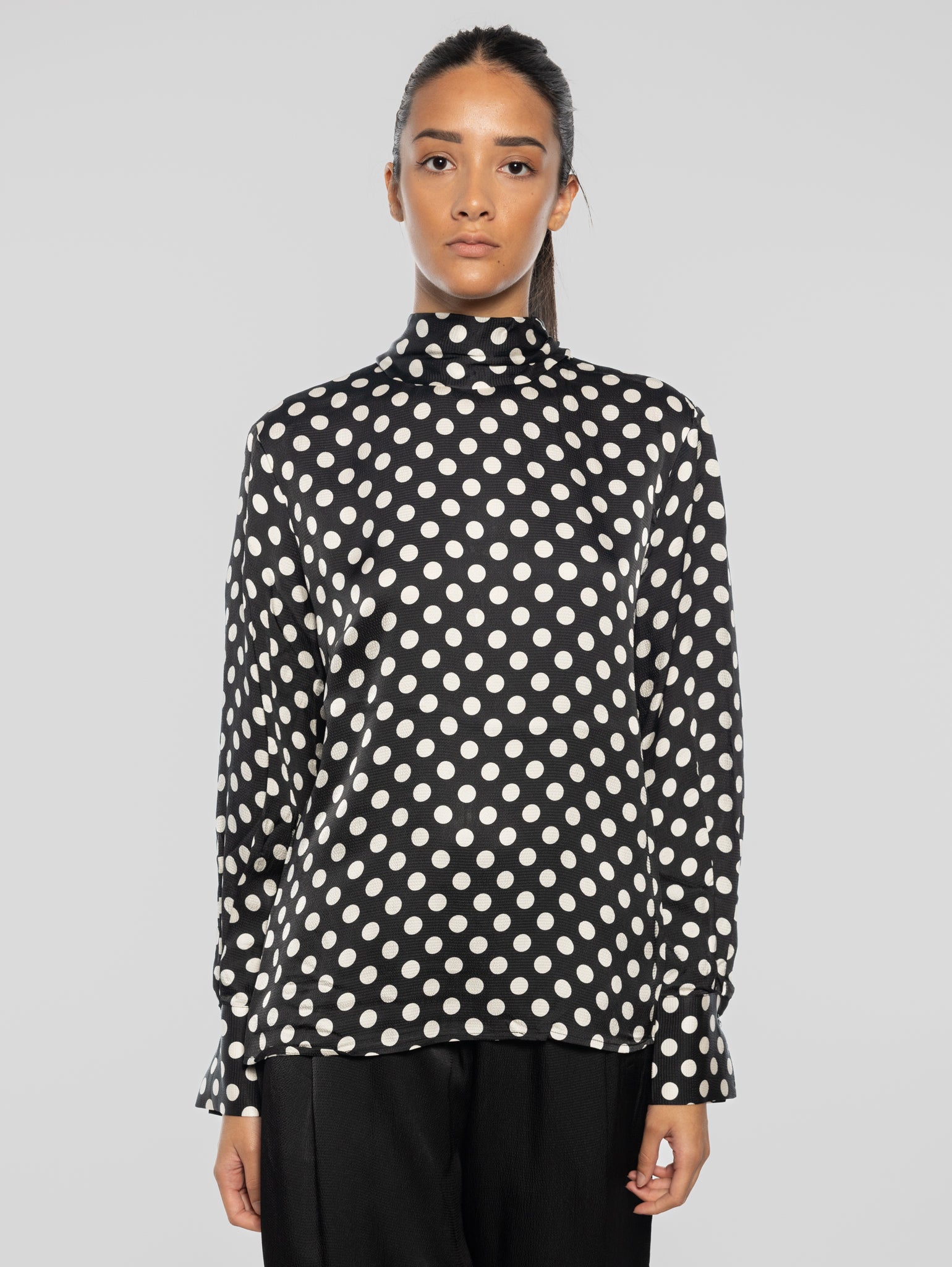 ESSENTIEL ANTWERP Top Maniche Lunghe a Pois Nero