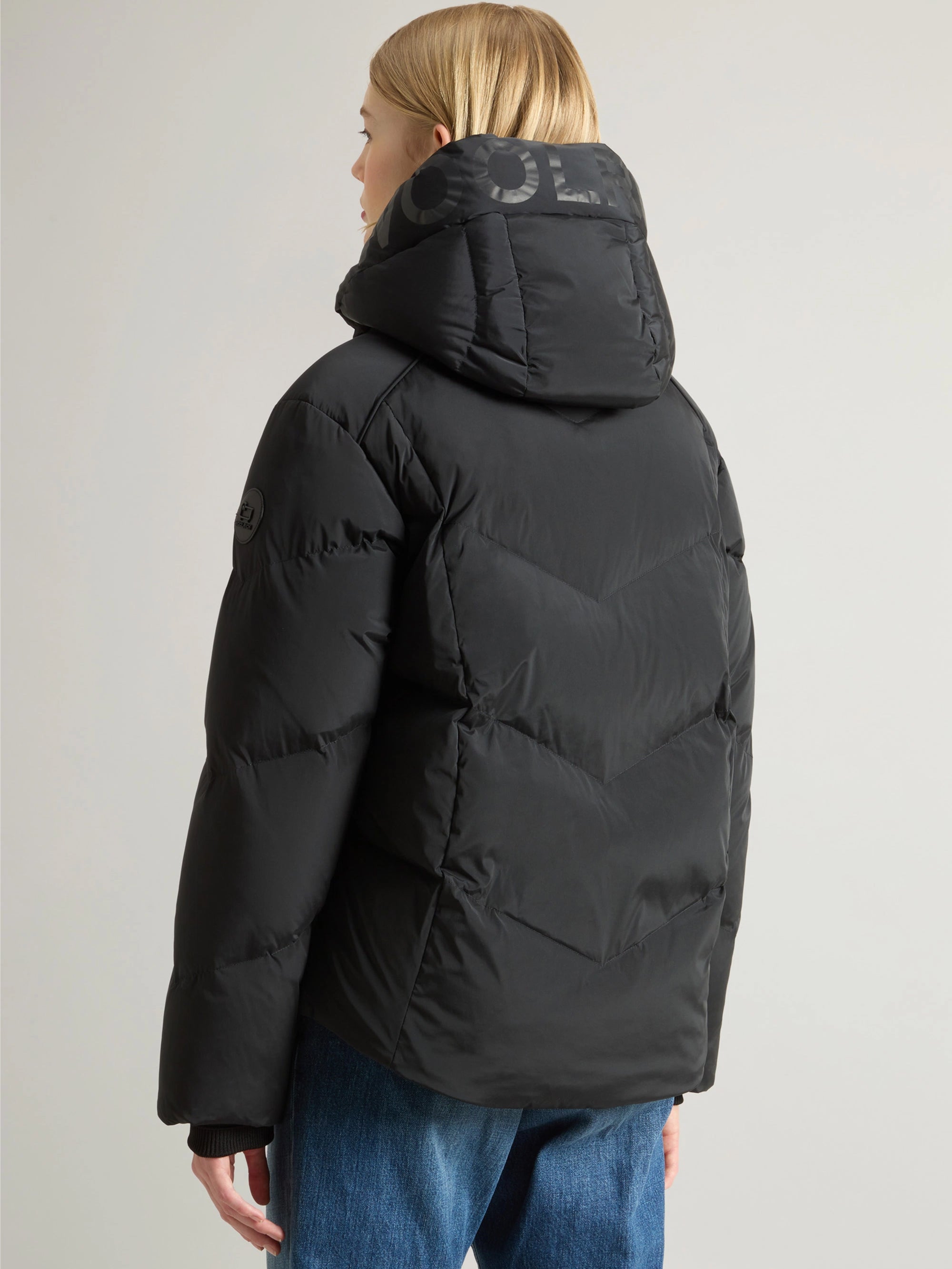 Alsea Short Down Jacket with Detachable Hood in Black