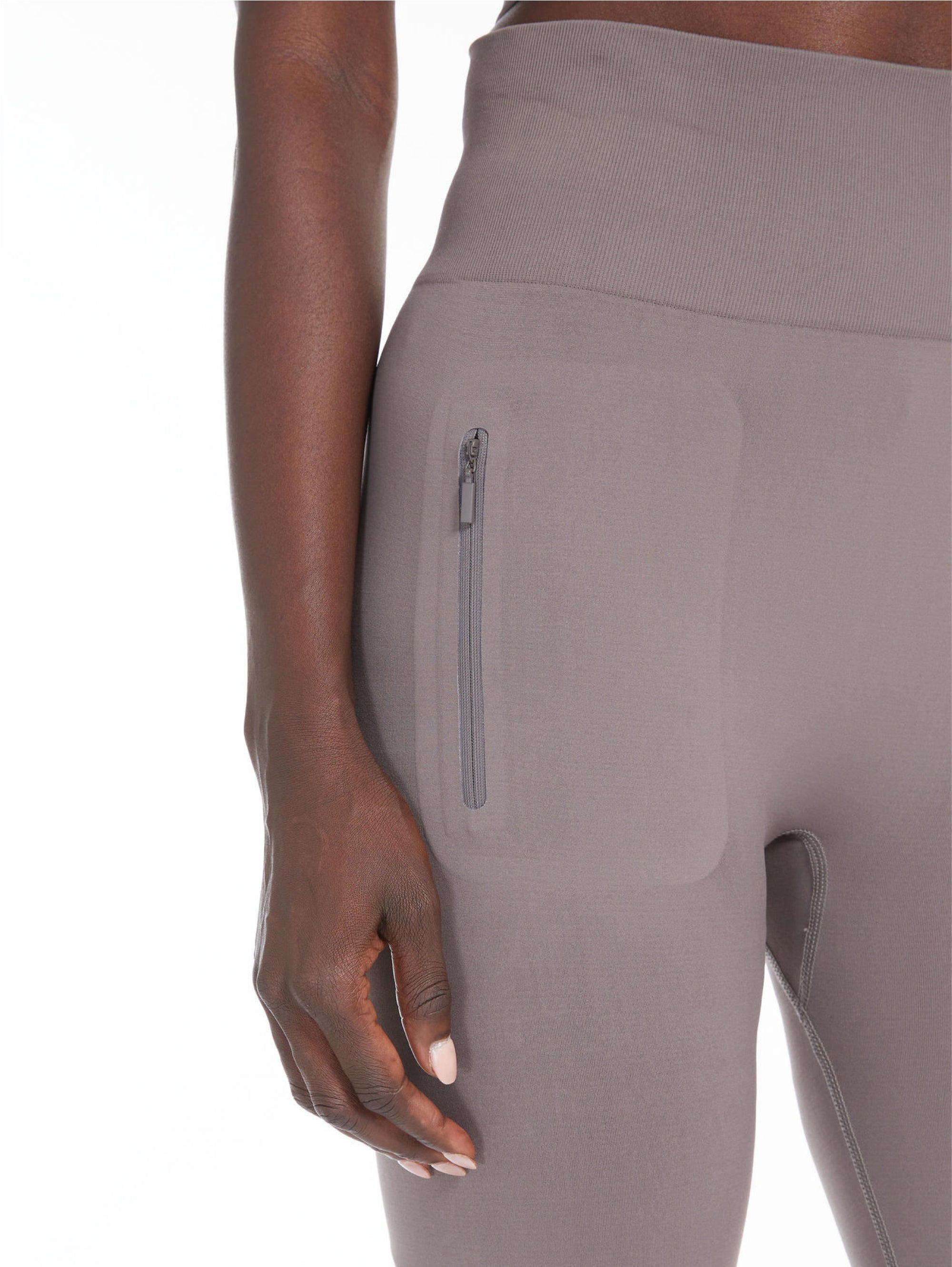 Leggings aus technischem Bistretch-Gewebe in Haselnussbraun