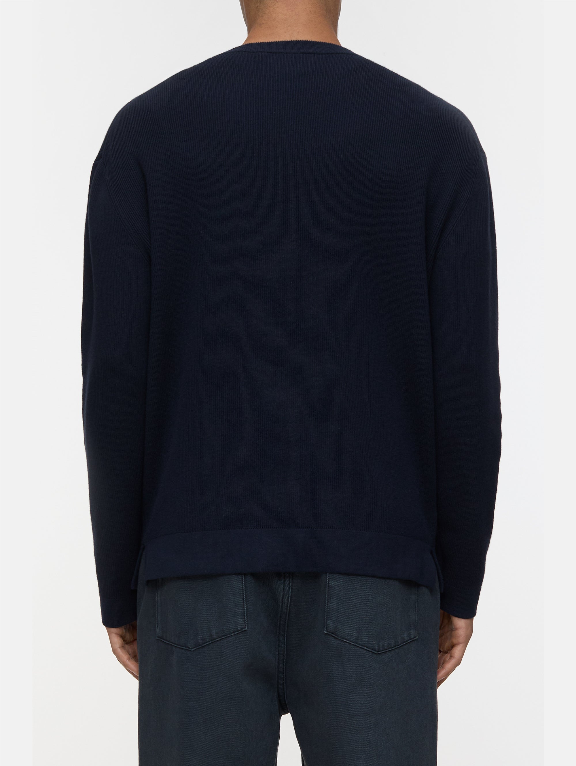 Blaue Rippstrick-Pullover