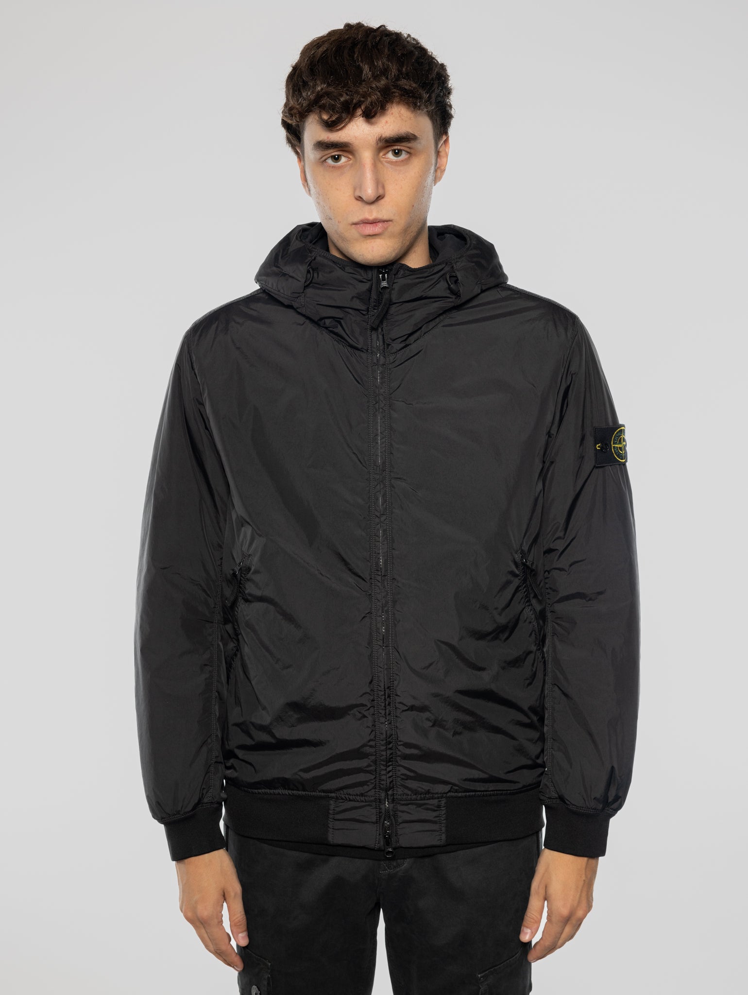 STONE ISLAND-Giacca con Cappuccio in Nylon Crinkle Nero-TRYME Shop